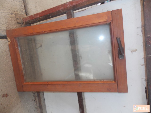 Продавам прозори