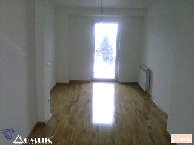 Domik Prodava Nov 3 Soben Stan Kaj Univerzlna  Za 