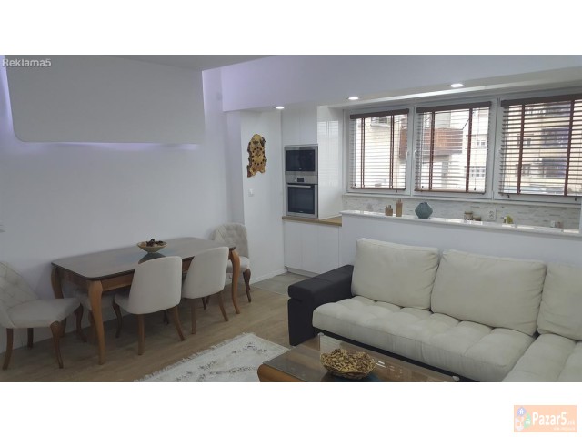 Luksuzno Opremen Stan Vo Centar / Banes Luksoze Ne