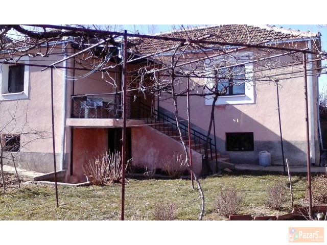 Prodavam Kuka Vo Brusnik , Bitola 