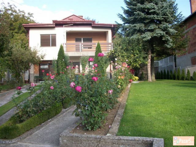 СЕ  ПРОДАВА   КУЌА  ВО  СЕЛО  БАЊАНИ