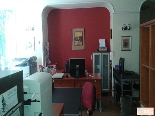 Se Izdava Prazen Stan Vo Centar Za Kancelarii