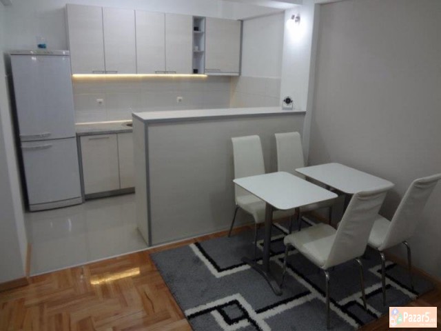 Se Iznajmuva Trosoben Stan Vo Debar Maalo