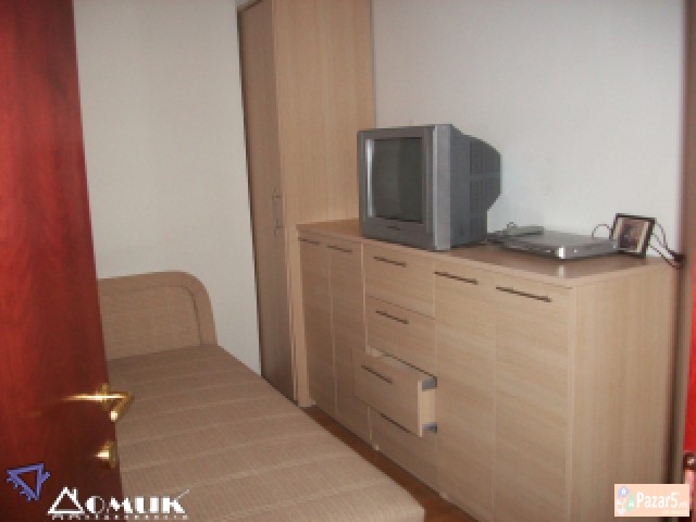 Domik Izdava 2 Soben Nov Stan Pozadi Ramstor