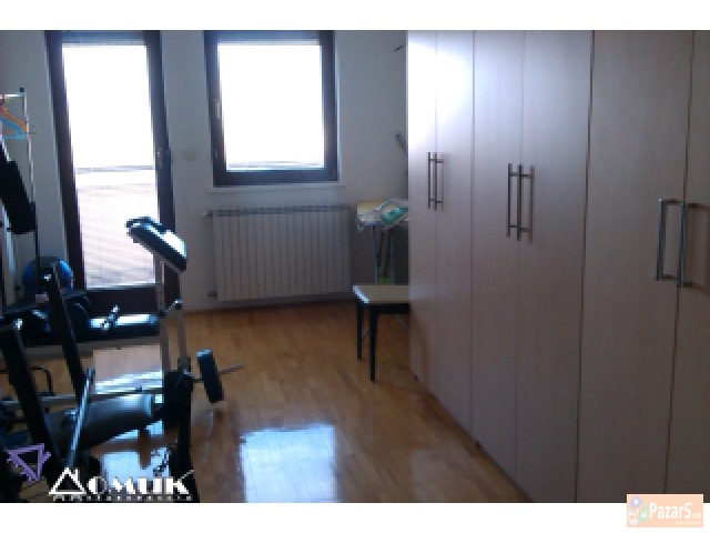 Domik Izdava Luksuzen 4-soben Stan Na 50 Divizija