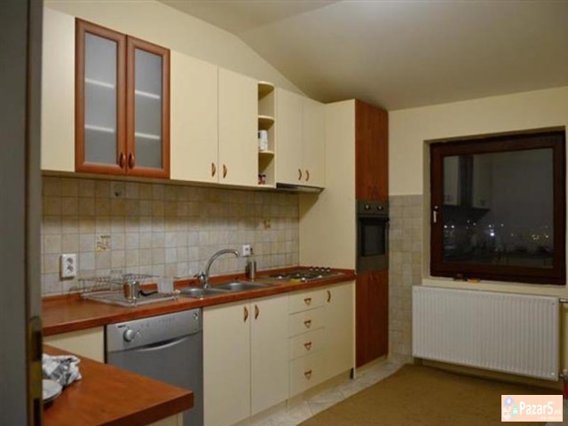 Se Izdava Trosoben Stan Vo Crnice