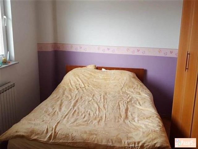 Se Iznajmuva Trosoben Stan Vo Centar