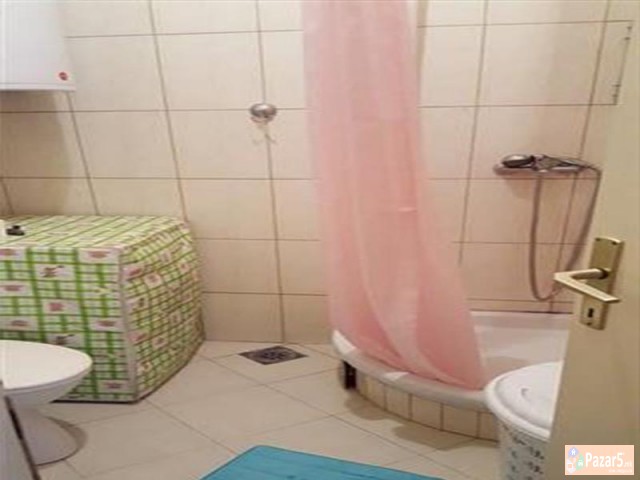 Se Iznajmuva Trosoben Stan Vo Centar