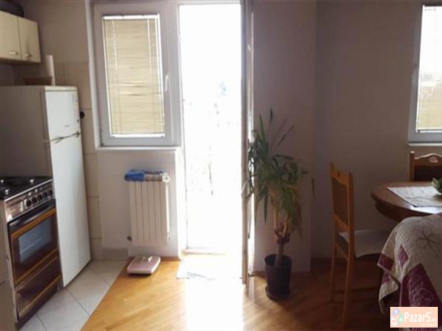 Se Iznajmuva Trosoben Stan Vo Centar