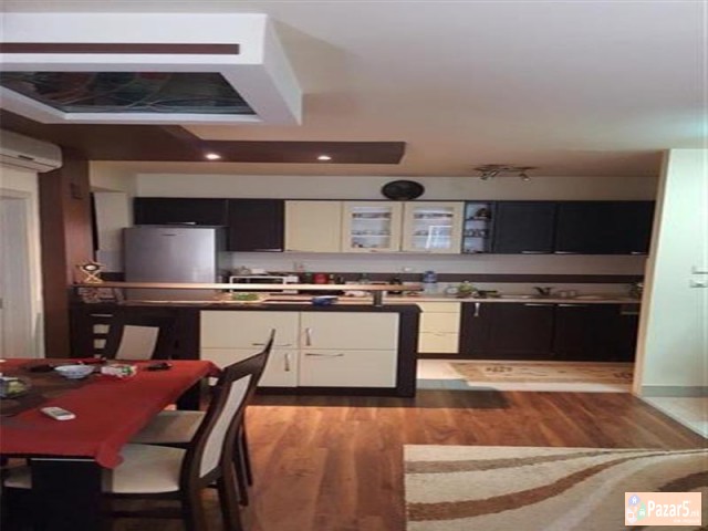 Se Izdava Trosoben Stan Vo Aerodrom