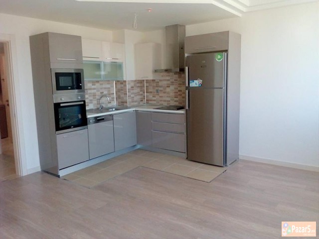 Se Izdava Prazen Trosoben Stan Vo Cevahir