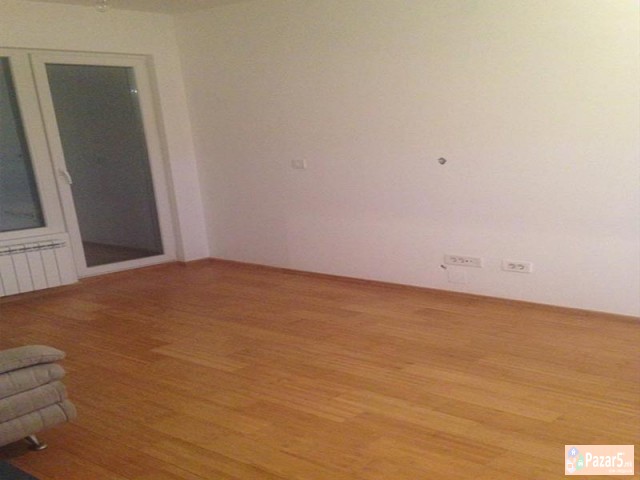 СЕ ИЗДАВА ДВОСОБЕН ПРАЗЕН СТАН ВО АЕРОДРОМ