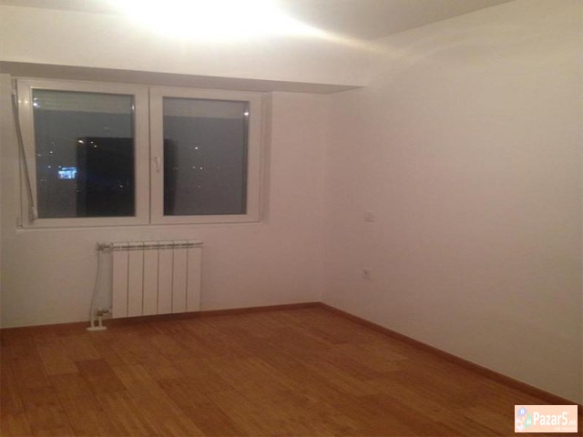 СЕ ИЗДАВА ДВОСОБЕН ПРАЗЕН СТАН ВО АЕРОДРОМ