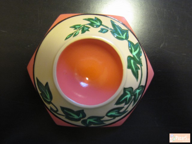 Рачно изработени велигденски декоративни јајца, др