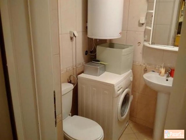 Se Izdava Namesten Stan Kaj Univerzalna Sala