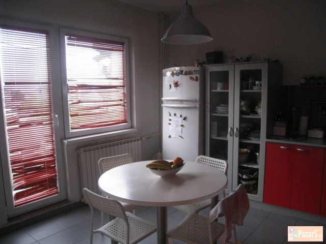 Се продава трособен стан во Хром