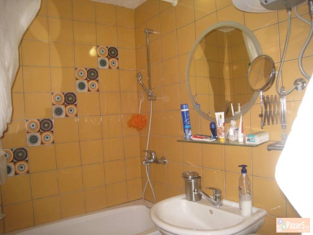 Се продава трособен стан во Хром