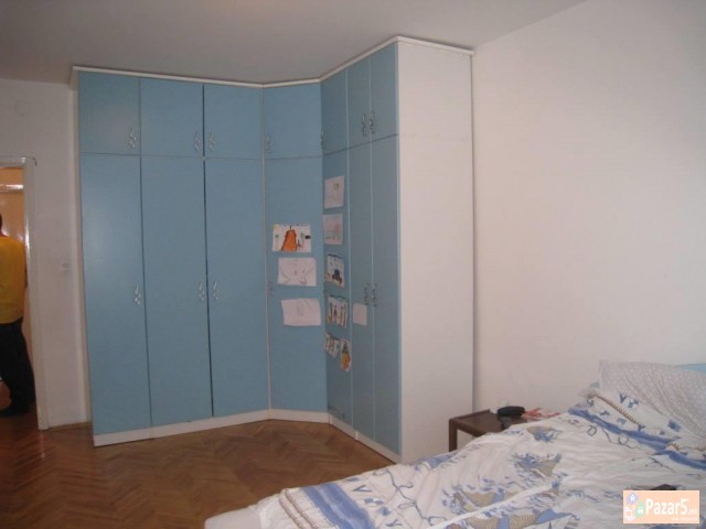 Се продава трособен стан во Хром