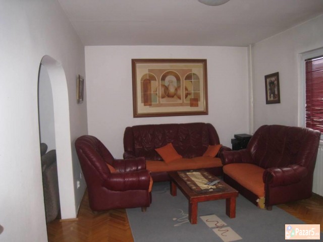 Се продава трособен стан во Хром