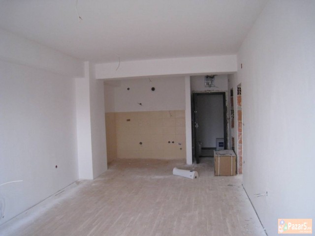 Се продава двособен стан на јужен булевар