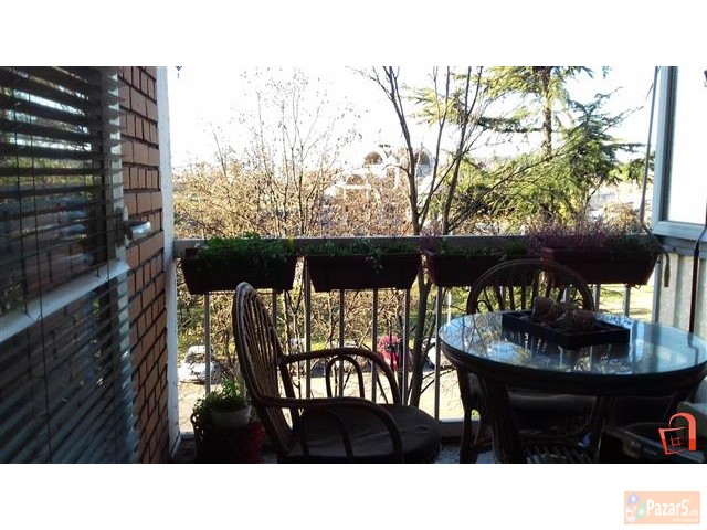 Se Prodava Nasproti Hotel Rusia Kompletno Renovira