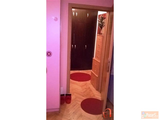 Se Prodava Nasproti Hotel Rusia Kompletno Renovira