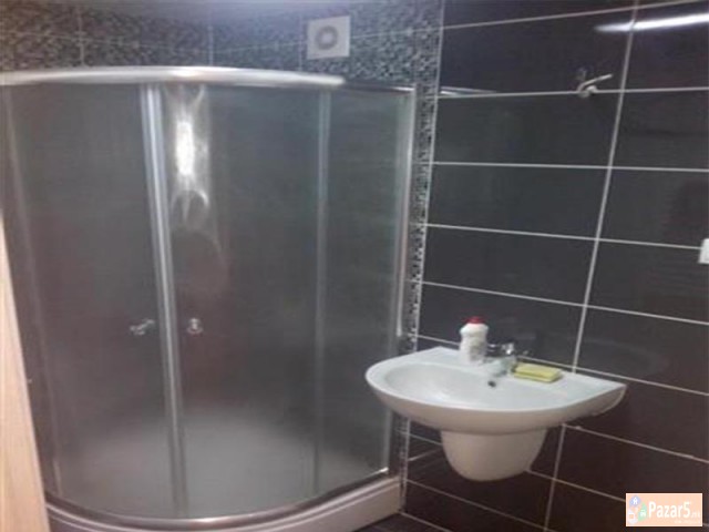 Se Iznajmuva Prazen Trosoben Stan Za Kancelarii Vo