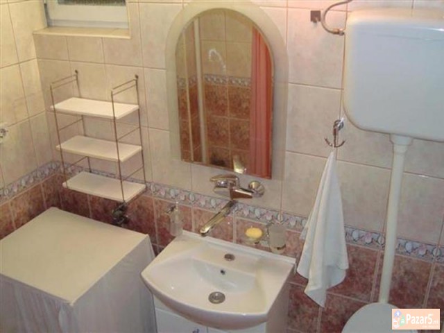 СЕ ИЗДАВА ТРОСОБЕН СТАН ВО АЕРОДРОМ