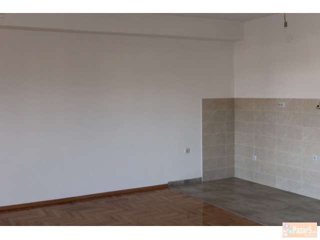 Се продава нов трособен во Маџир Маало