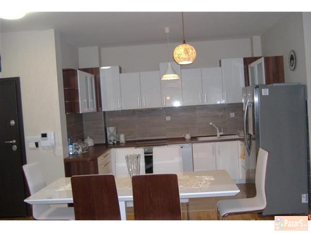 Се изнајмува луксузен стан 107м2 во Црниче