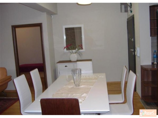 Се изнајмува луксузен стан 107м2 во Црниче