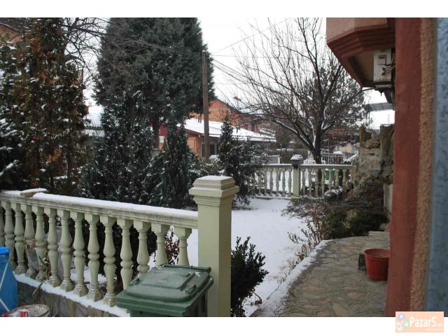 Се продава 245 м2 куќа во Бутел