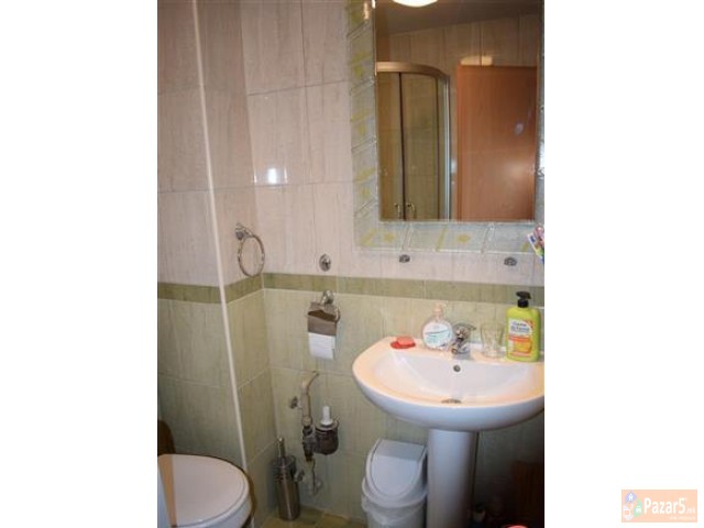 Се изнајмува стан 55м2 во Центар