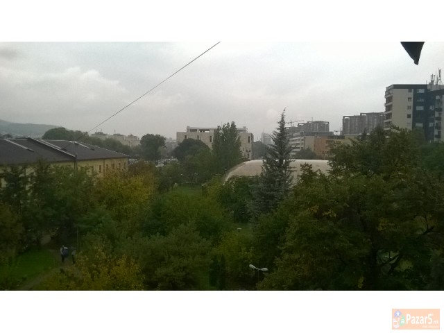 Се изнајмува деловен простор 90м2 во Центар