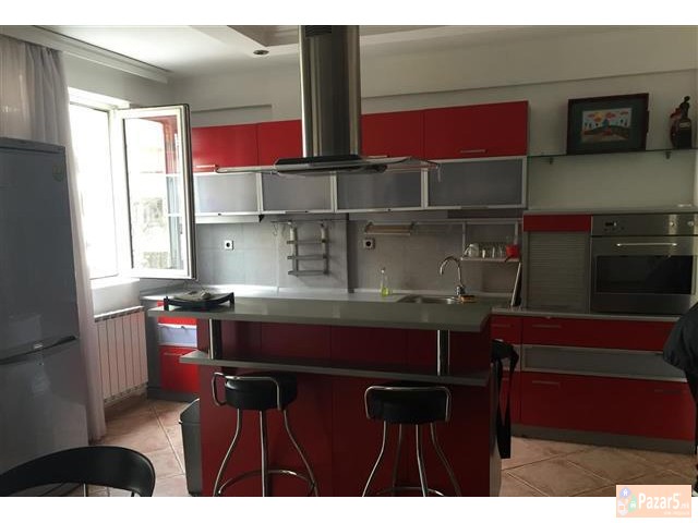 Се изнајмува луксузен стан 93м2 позади Универзална