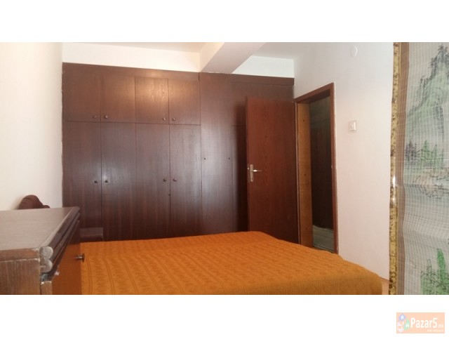 Се изнајмува 60м2 стан до Универзална сала