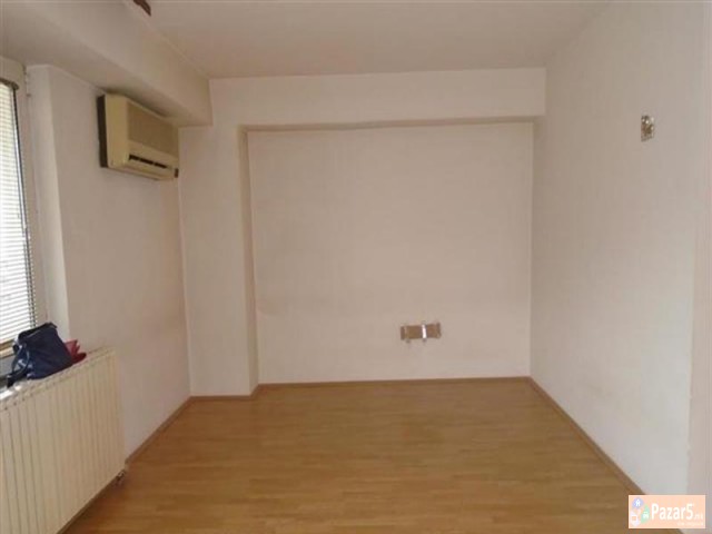 Se Iznajmuva Trosoben Prazen Stan Vo Vlae