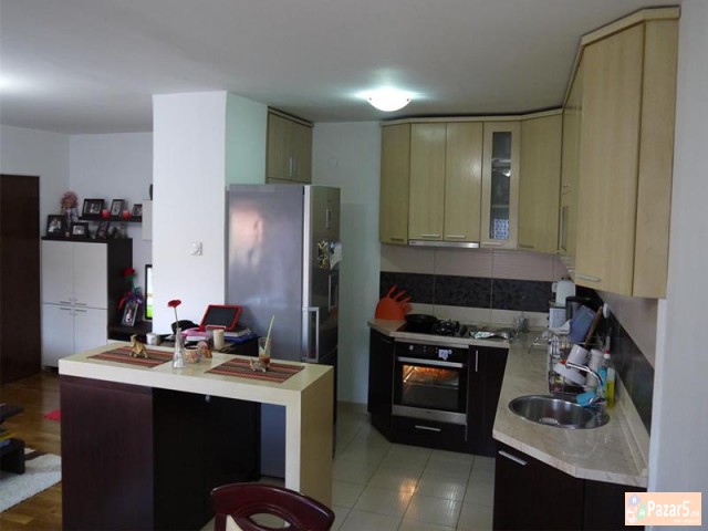 Se Iznajmuva Trosoben Stan Vo Kisela Voda