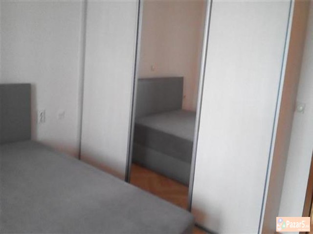 СЕ ИЗДАВА ДВОСОБЕН СТАН КАЈ УНИВЕРЗАЛНА САЛА