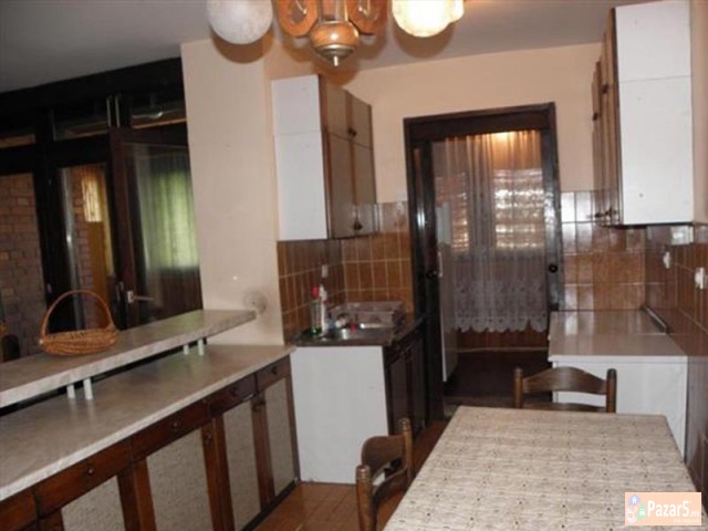 СЕ ИЗДАВА ТРОСОБЕН СТАН ВО ЦЕНТАР