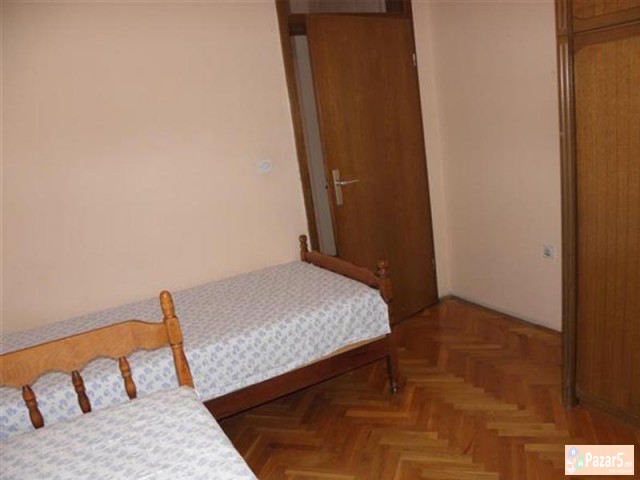 СЕ ИЗДАВА ТРОСОБЕН СТАН ВО ЦЕНТАР