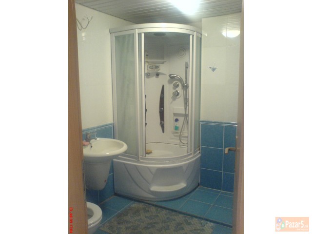 Се издава стан позади Универзална сала карши кафич