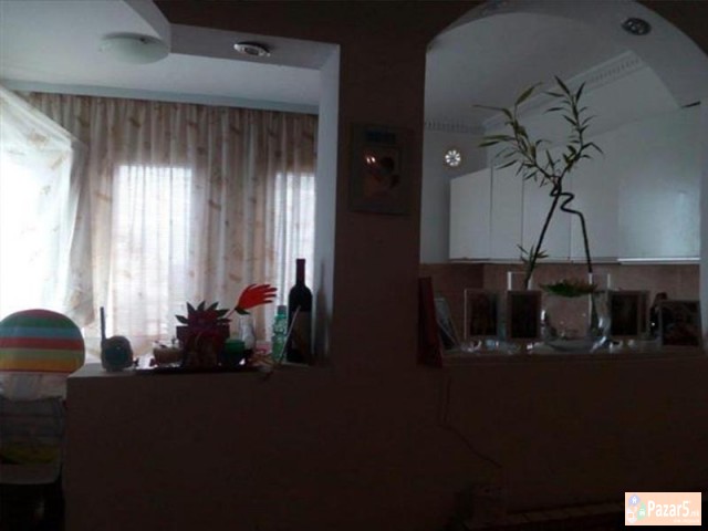 СЕ ИЗДАВА ДВОСОБЕН СТАН ВО АЕРОДРОМ