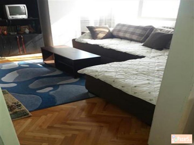 СЕ ИЗДАВА ДВОСОБЕН СТАН ВО АЕРОДРОМ