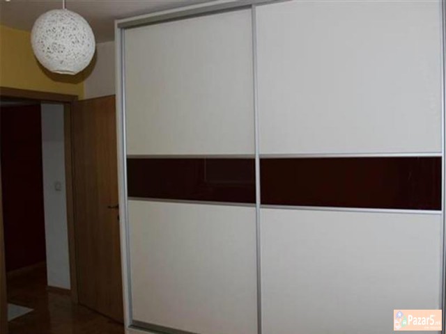 СЕ ИЗДАВА ТРОСОБЕН СТАН ВО АЕРОДРОМ