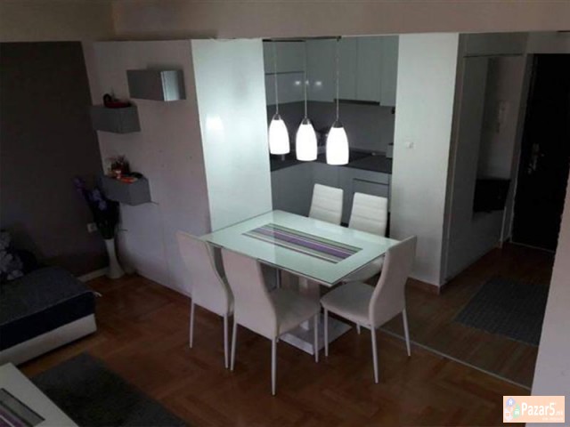 СЕ ИЗДАВА ТРОСОБЕН СТАН ВО АЕРОДРОМ