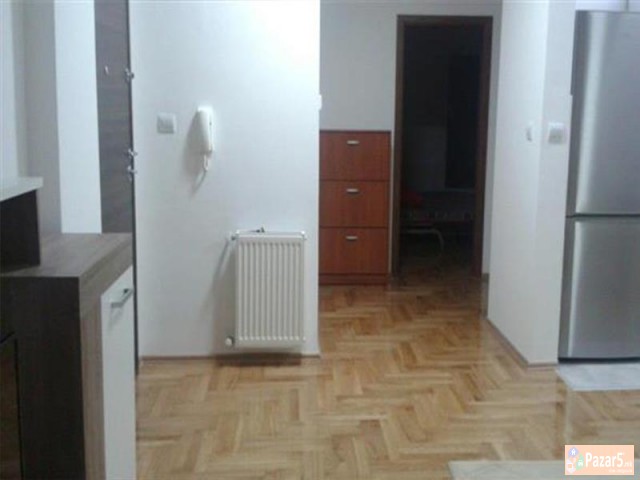 СЕ ИЗДАВА ДВОСОБЕН СТАН ВО ЦЕНТАР