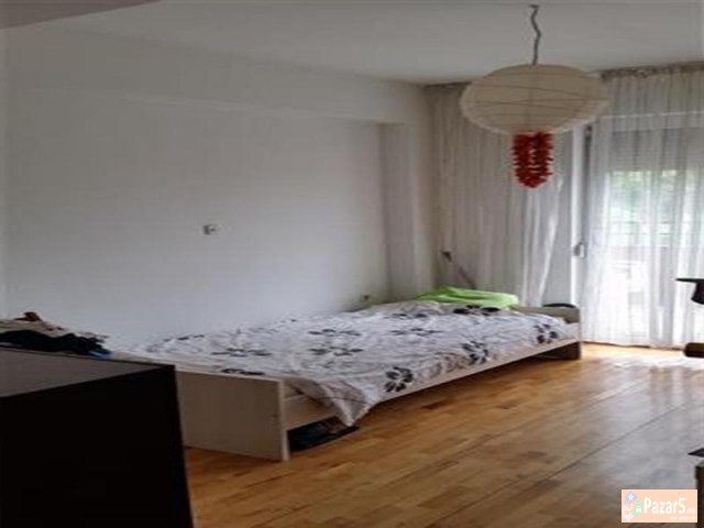 СЕ ИЗДАВА ТРОСОБЕН СТАН ВО КАПИШТЕЦ