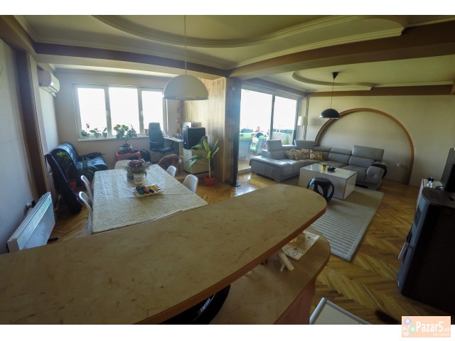 Продавам целосно реновиран стан кај Порта Влае!