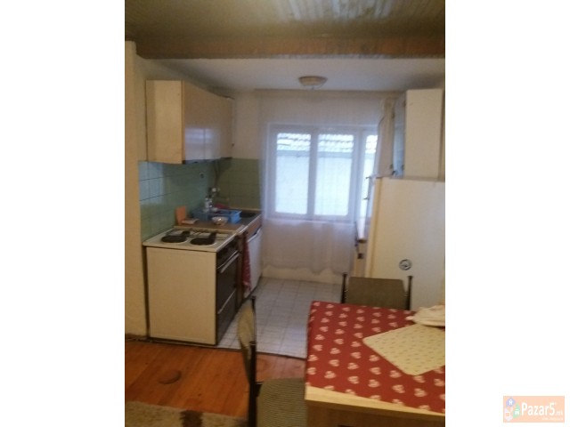 Издавам кат од куќа